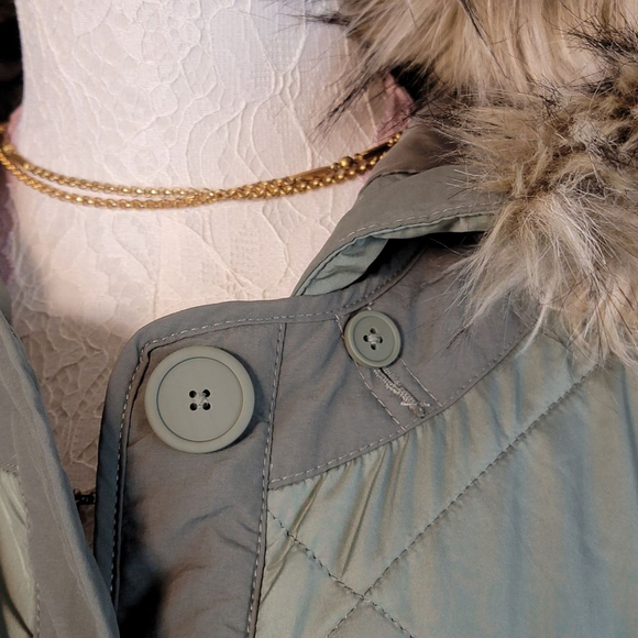 American Eagle Diamond Quilted Puffer Green Faux Fur Hood AE M Jacket Coat - Picture 3 of 13